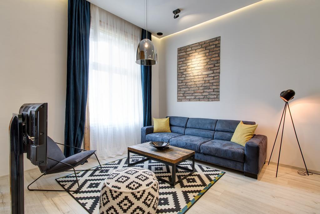 Luxury Apartment By Hi5 -Andrassy Suite บูดาเปสต์ ภายนอก รูปภาพ
